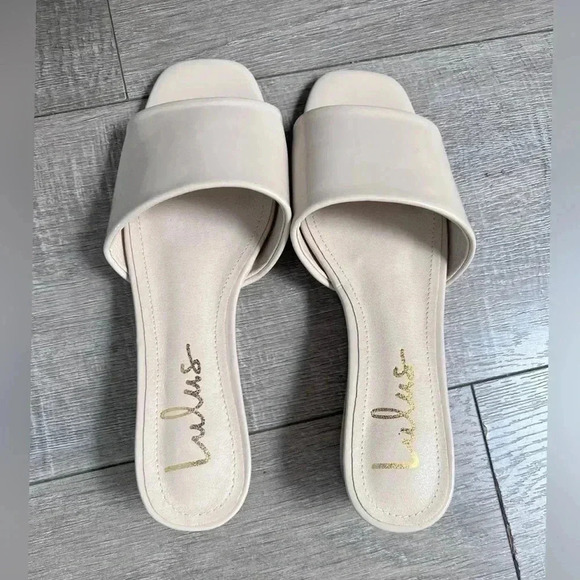 Lulus Nude Patent Leather Slip On Sandals NEW - Picture 3 of 3